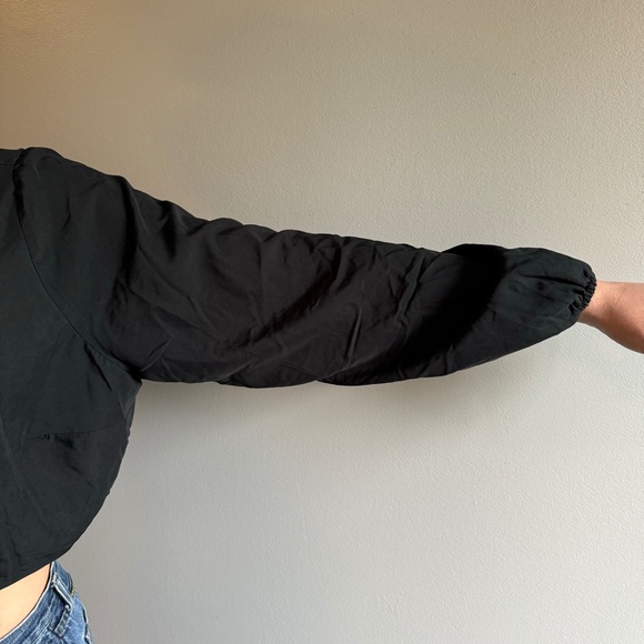 Abercromie & Fitch Cropped Long Sleeve Blouse - Picture 5 of 9